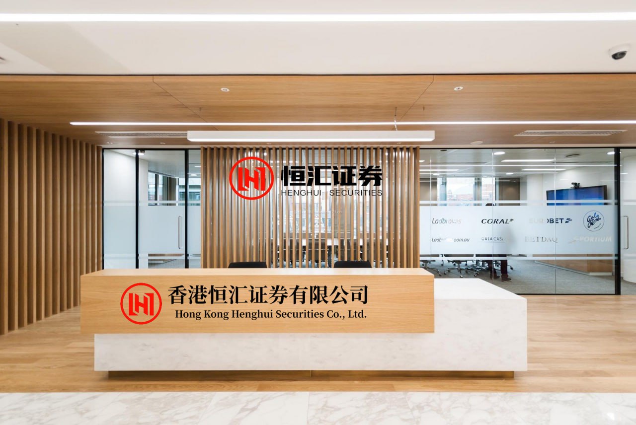 融牛网配资APP下载 太极拳功法十要1️⃣ 虚灵顶劲：头部要保持正直，眼神平视前方，精神集中。2️⃣ 含胸拔背：胸部微微内收，背部挺直，使身体保持平衡。3️⃣ 松腰落胯：腰部放松，胯部下沉，使力量顺畅地传递到四肢。4️⃣ 分清虚实：在动作中要分清虚实，实中有虚，虚中有实。5️⃣ 沉肩坠肘：肩膀放松下沉...